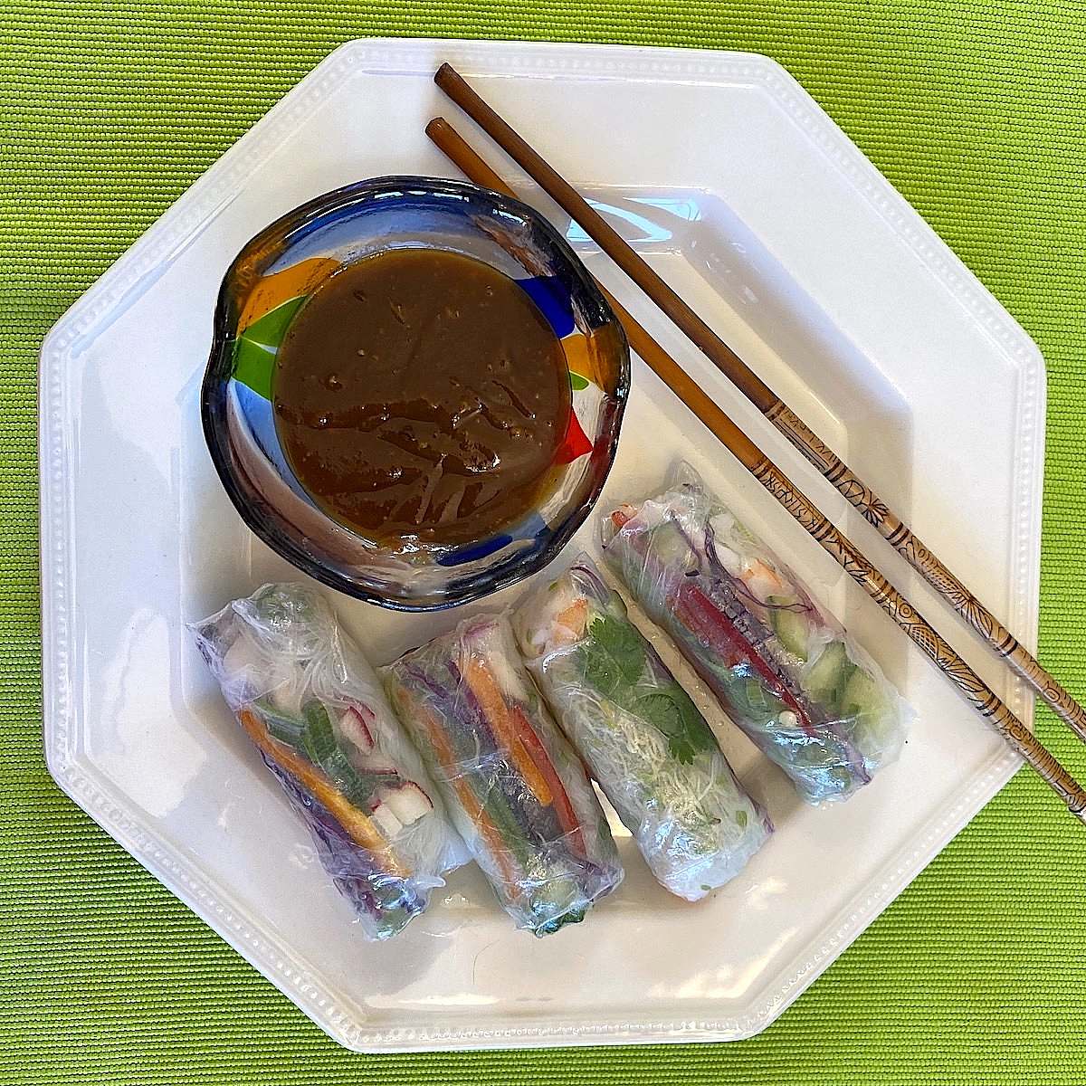 Fresh and Flavorful Shrimp Spring Rolls with Peanut Dipping Sauce